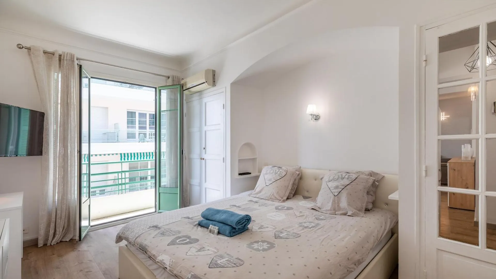 Louis Gallet Juan Les Pins 2 Min Des Plages - 6 Couchages 0*, Juan-les-Pins France