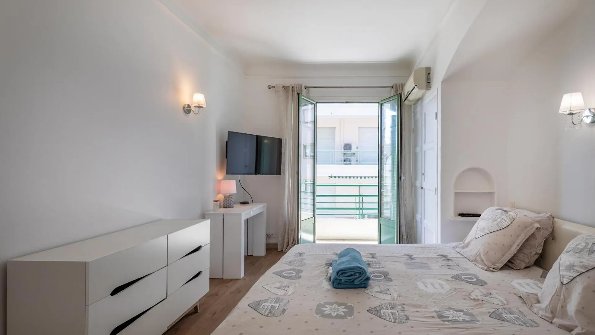 Apartment Louis Gallet Juan Les Pins 2 Min Des Plages - 6 Couchages France